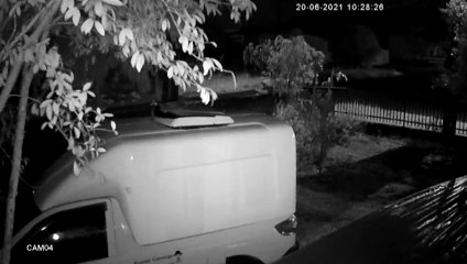 Câmeras de segurança flagram ação de suspeito no Bairro Cataratas