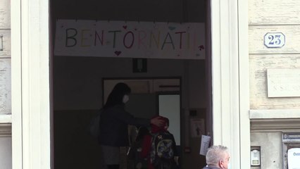 In classe con le mascherine, 1 miliardo per settembre