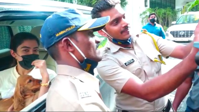 ರಶ್ಮಿಕಾ ಜೊತೆ ಸೆಲ್ಫಿ ಗಾಗಿ ಪೊಲೀಸರು ಏನ್ ಮಾಡಿದ್ರು ನೋಡಿ | Rashmika Mandanna | Filmibeat Kannada