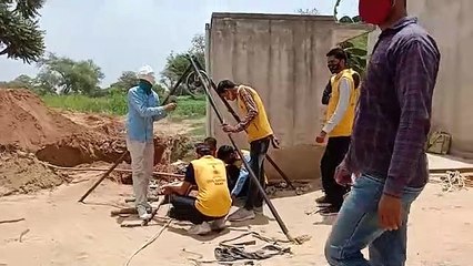 गटर की कुई खोदते समय मजदूर धंसा, 18 घंटे से सर्च ऑपरेशन जारी