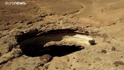 "بئر برهوت" الحفرة الغامضة باليمن التي يُطلق عليها "قعر جهنم"