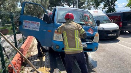 Aracın motoruna giren yılan korkuttu