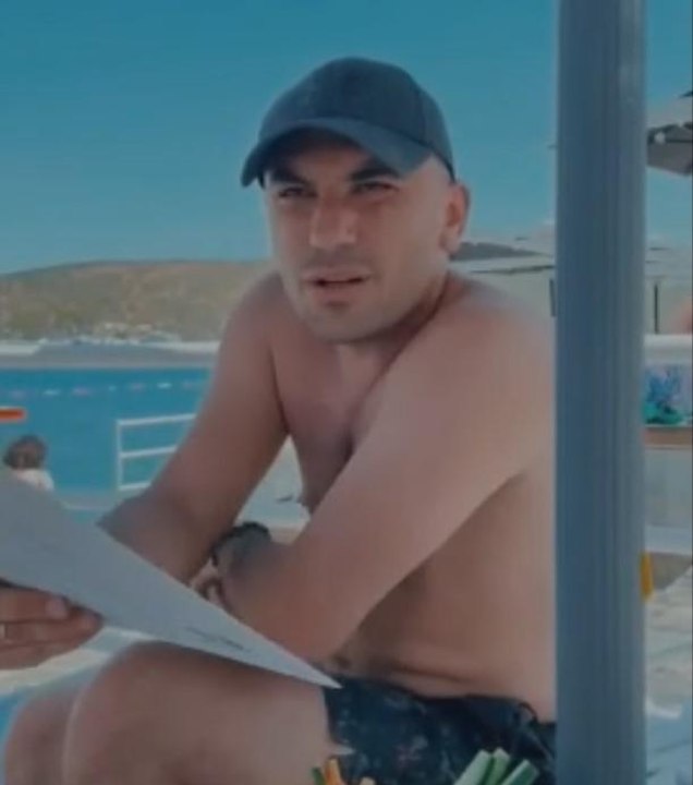 Güldür Güldür oyuncusu Giray Altınak, lahmacunun 275 TL olduğunu görünce isyan etti