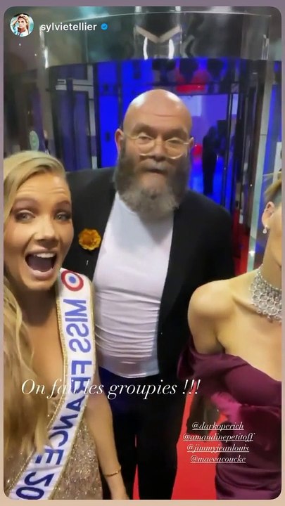 Amandine Petit, Sylvie Tellier et Maeva Coucke font les groupies au Festival de télévision de Monte-Carlo, le 22 juin 2021