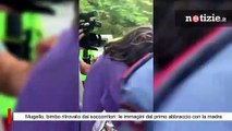 Mugello, bimbo ritrovato dai soccorritori: le immagini inedite del primo abbraccio con la madre