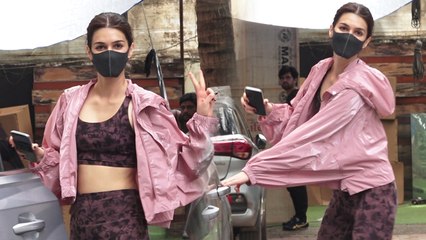 Kriti Sanon spotted outside dance academy in new look; Watch video | FilmiBeat