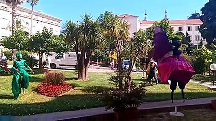 Jaja le papillon géant et Jojo la sauterelle font chanter les résidents de l'Ehpad de Cimiez