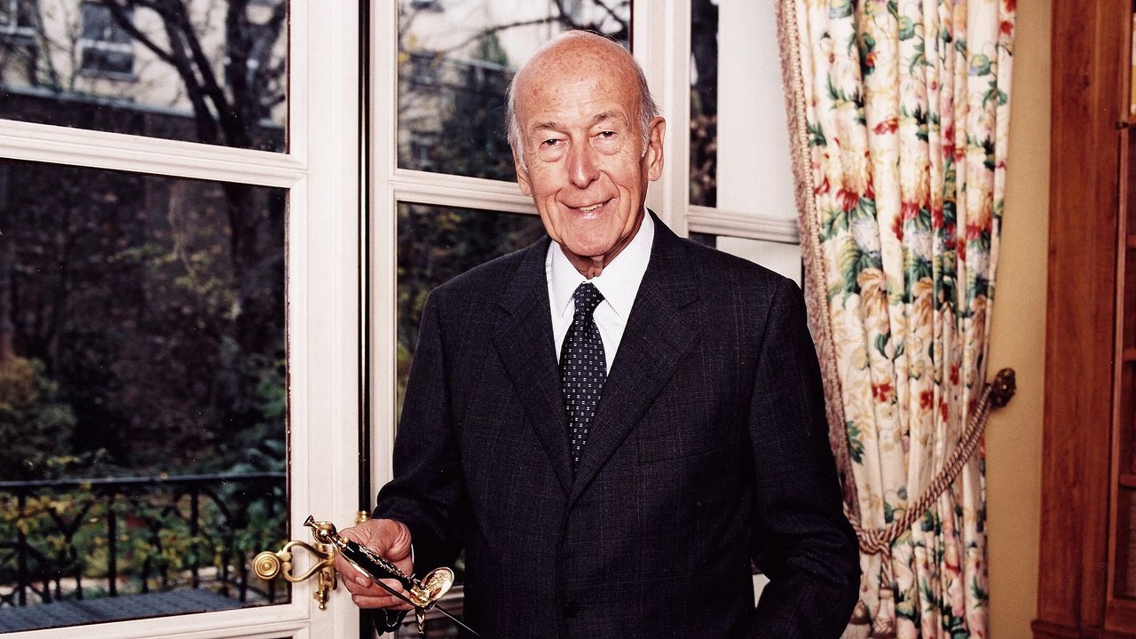 Alain Delon : « Je regrette beaucoup Valéry Giscard d’Estaing »