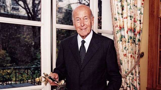 Alain Delon : « Je regrette beaucoup Valéry Giscard d’Estaing »