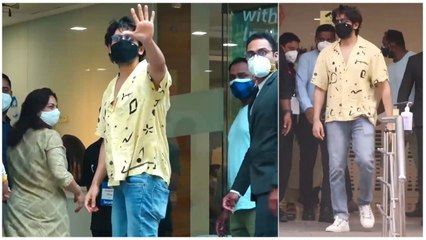 Kartik Aaryan Snapped At COVID-19 Vaccination Centre