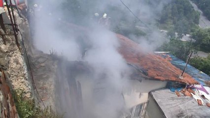 SARIYER'DE BABASINA KIZIP, YAŞADIKLARI EVİ ATEŞE VERDİ