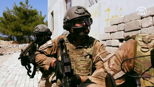Jandarmanın seçkin komandoları zorlu görevler için zorlu eğitimlerden geçiyor
