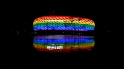 El alcalde de Munich cuelga banderas arco iris ante la negativa de la UEFA de iluminar el Allianz Arena