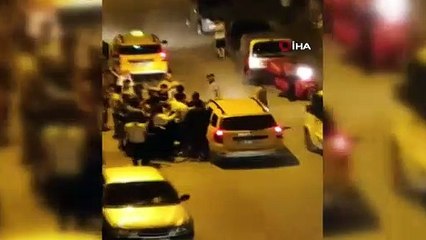 Bursa'da yayaya çarpan taksici mahalleli tarafından darp edildi!