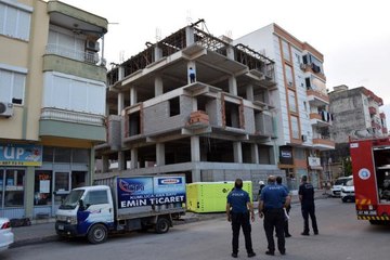 İntihara kalkışan kadını görenler, cep telefonunu alıp olay yerine koştu