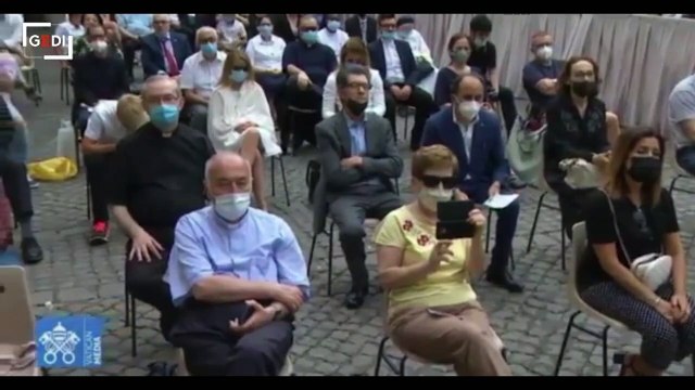Tra i fedeli all'udienza del Papa in Vaticano spunta una persona travestita da Spiderman