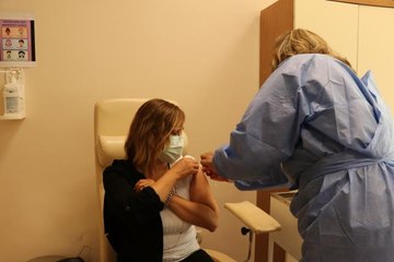 Samsun Adliyesi'nde sırası gelenlere Kovid-19 aşısı yapılıyor