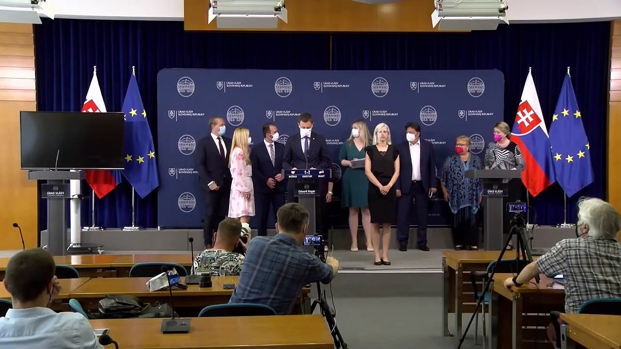 ZÁZNAM: Premiér E. Heger  k benefitom pre predstaviteľov komunistického režimu