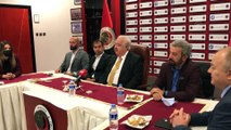 ANKARA - Gençlerbirliği, teknik direktör Metin Diyadin ve sportif direktör Baki Mercimek ile sözleşme imzaladı