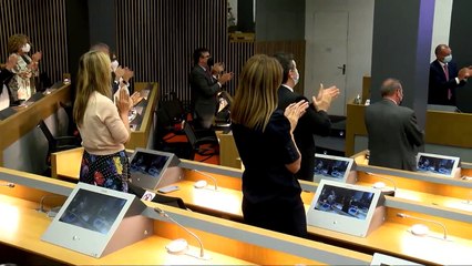 Garamendi rompe a llorar ante el apoyo de la CEOE