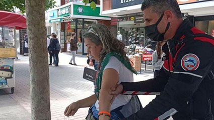 "Açık havada maske takmayı saçma buluyorum" diyen kadın gözaltına alındı