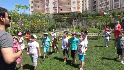 Öğrenciler eğlenmeye ve öğrenmeye devam ediyor