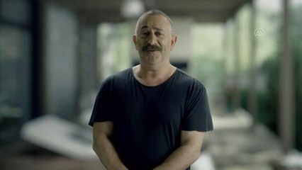 Cem Yılmaz'dan Kovid-19'a karşı aşılanma çağrısı