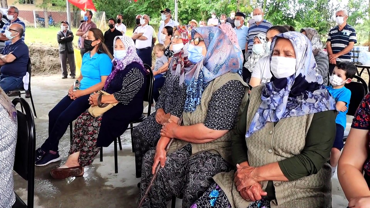 KIRKLARELİ - Halkalı-Kapıkule demir yolu hattında hafriyat dökümünde kullanılan merada yetiştirilen yem bitkileri besicilere dağıtıldı