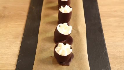 Oster-DIY: Gefüllte Schoko-Eierbecher zum Selbermachen