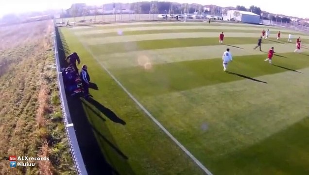 Antrenör genç futbolcuyu tekme tokat dövdü!