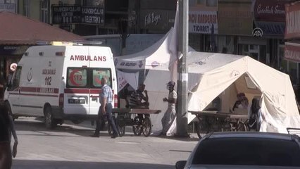 Sağlık ekipleri Kovid-19 vaka sayılarını düşürmek için aşı seferberliğinde