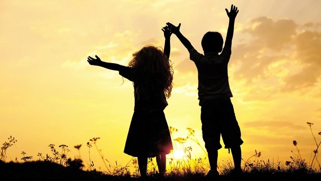 Geschwister: Diese kurzen Sprüche treffen den Nagel auf den Kopf