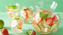 DIY Aroma-Wasser: SO schmeckt der Sommer!