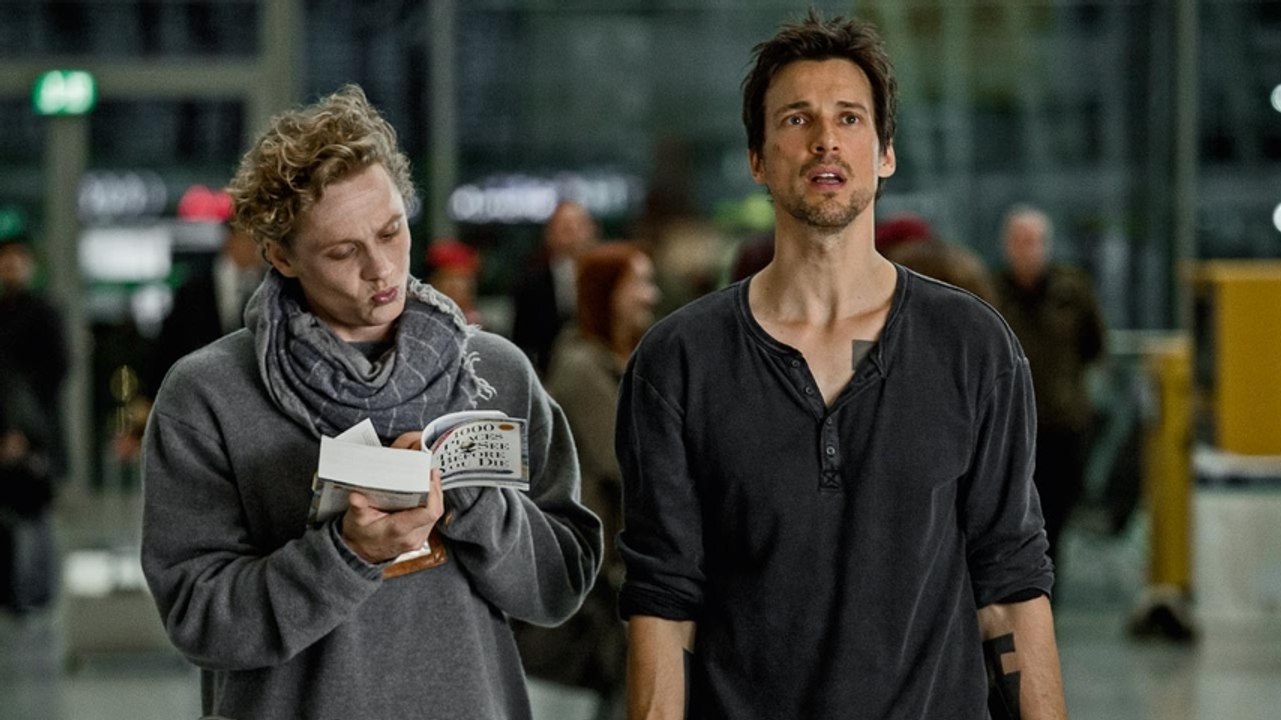 'Der geilste Tag' - Schweighöfer & Fitz auf einer Leinwand