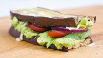 Sandwiches ohne Brot: mit Aubergine und Avocadocreme