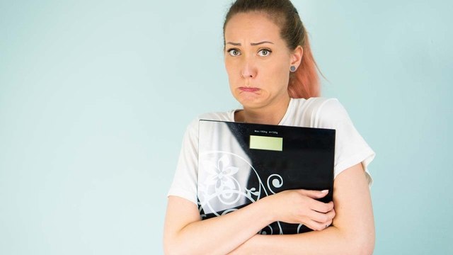 Frauen und ihr bester Feind: die Waage