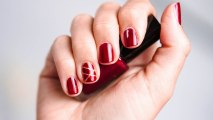 Snukieful: Cooles Nageldesign mit Klebestreifen