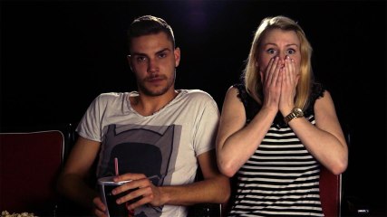 Was Frauen während eines Horrorfilms durchmachen