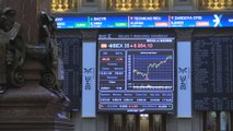 El Ibex 35 retrocede un 1,1 % y pierde los 9.000 puntos