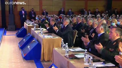 Tensão no Mar Negro: Moscovo diz que disparou contra navio britânico mas Londres nega