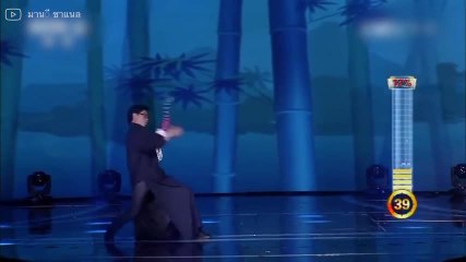 Un gran experto del muelle de colores o slinky