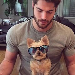 Hombres sexys y cachorritos