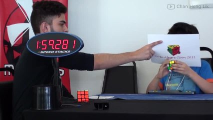 ¡Solo tiene 7 años y resuelve cubos de Rubik con ojos cerrados!