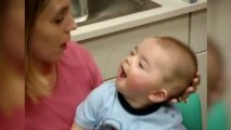 ¡Este bebé oye a su mamá por primera vez!