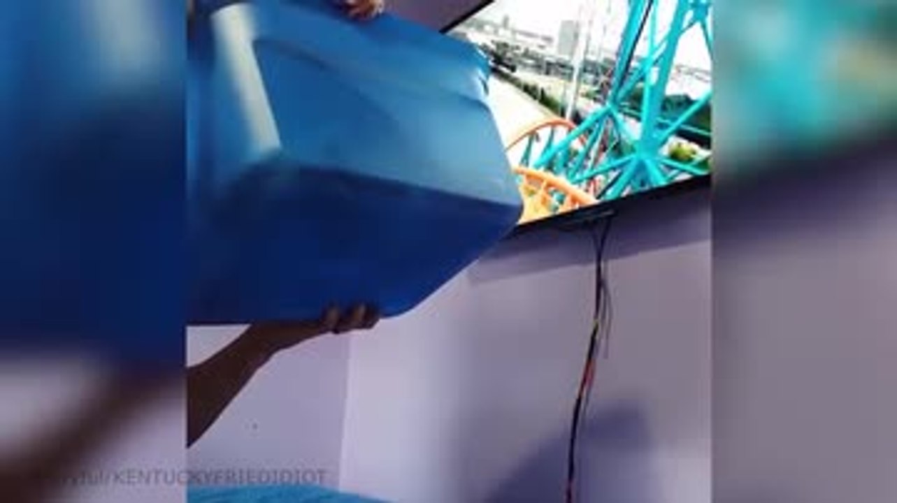 ¡Este padre recrea la experiencia de montar en...