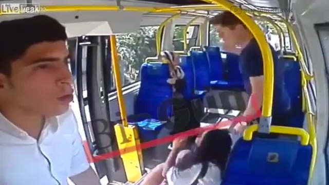 Machismo en Estambul: ¡un hombre agrede a una mujer por su ropa!