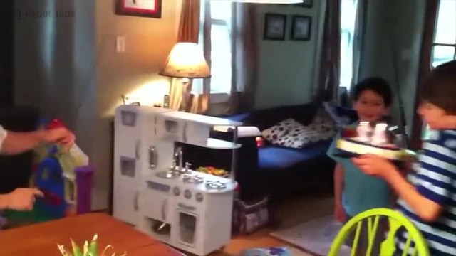 ¡Estos papás saben bien cómo evitar que sus hijos terminen llorando!