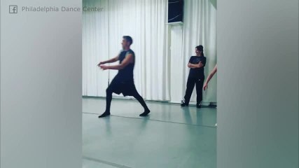 ¡En esta clase de ballet los padres también bailan!