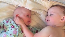 Amor de hermanos: ¡las imágenes más tiernas de dos bebés!