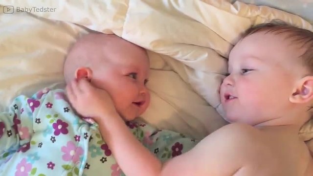 Amor de hermanos: ¡las imágenes más tiernas de dos bebés!